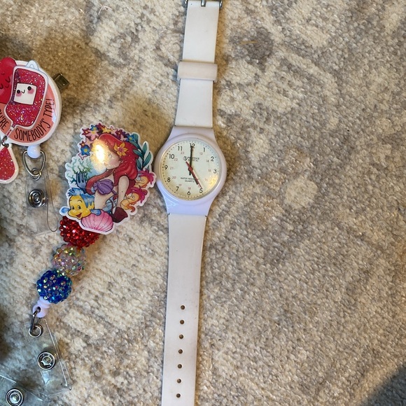 ⭐️Not so Mystery, Assortment of Badge Reels, Watch and more! ⭐️ - Picture 4 of 4